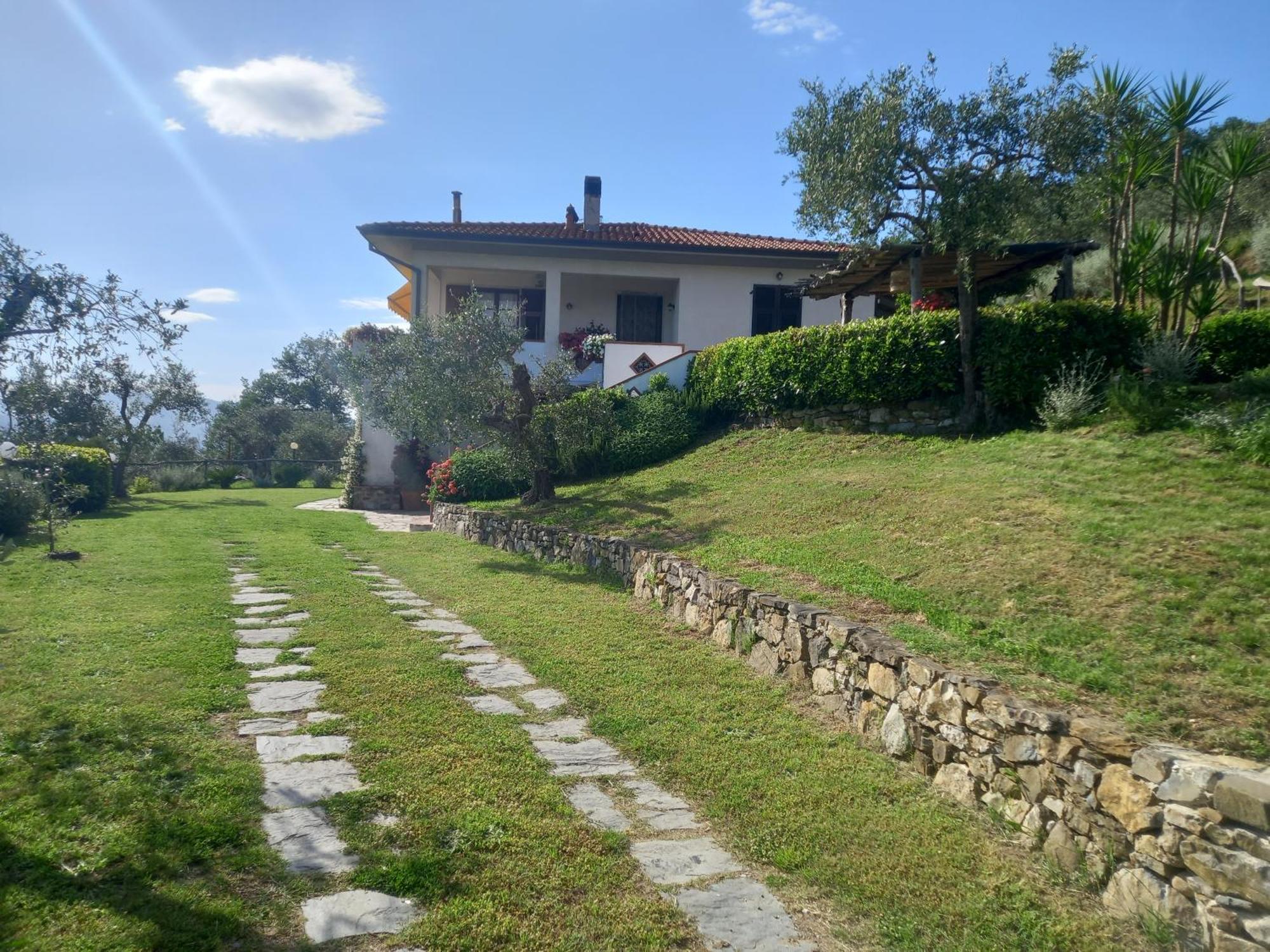 Hotel Il Colle Della Brina Sarzana Esterno foto